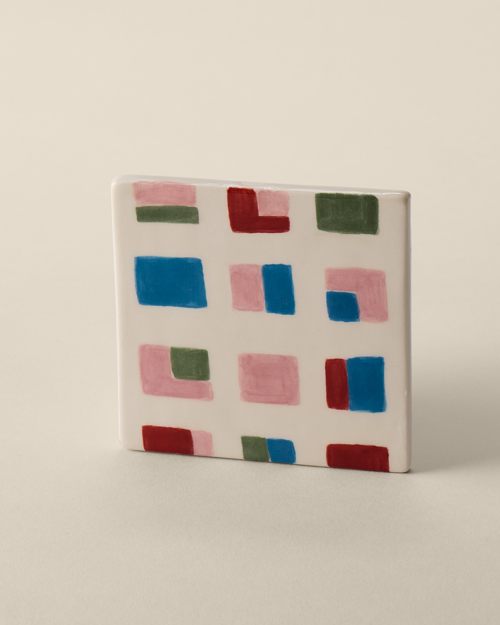 Ročno izdelana keramična ploščica