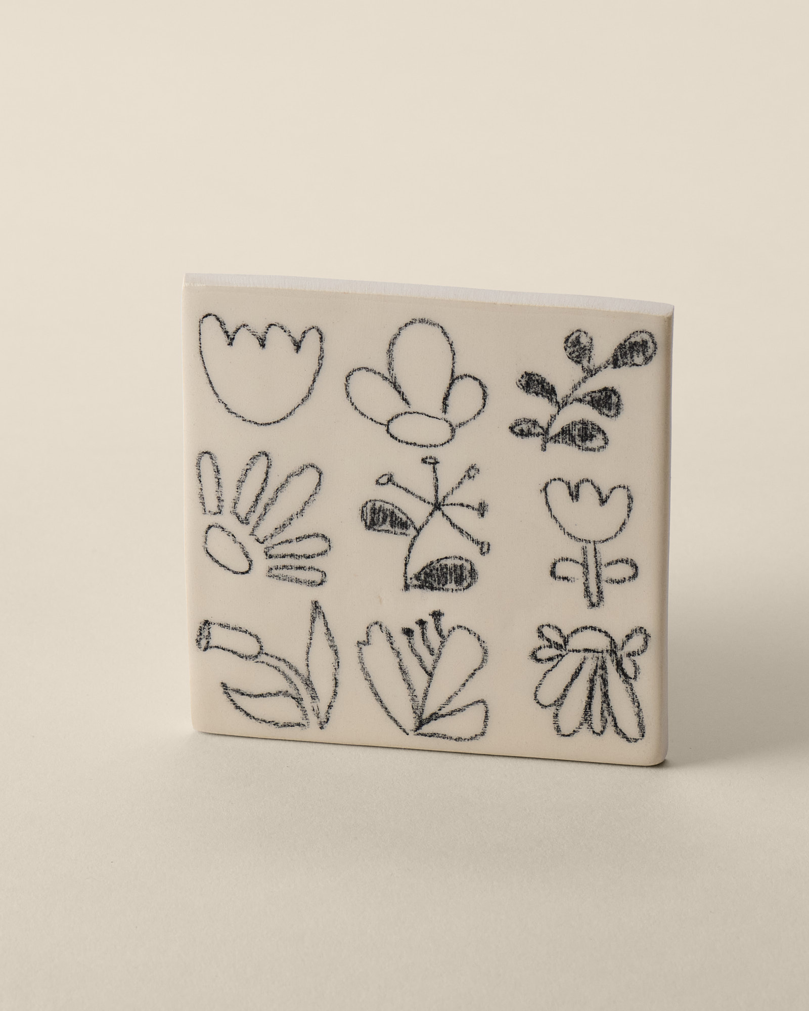 Ploščica z ročno naslikanimi motivi - Cosmi Latte by Klara Hliš