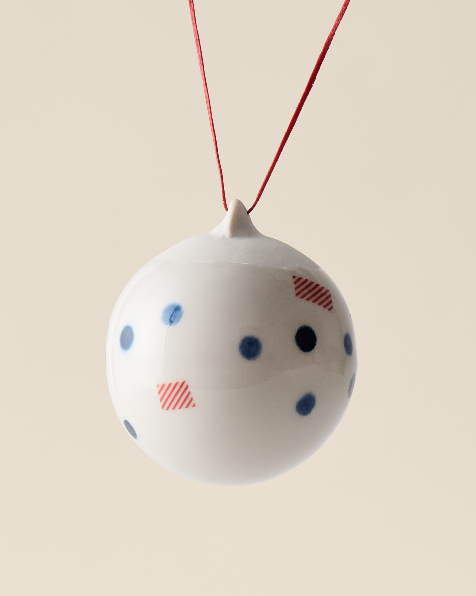 Okrasek Dots Juha Studio