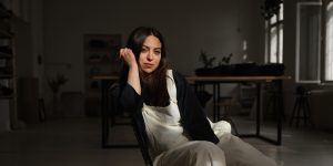 Hana Karim v studiu Open Studios Vilharjeva